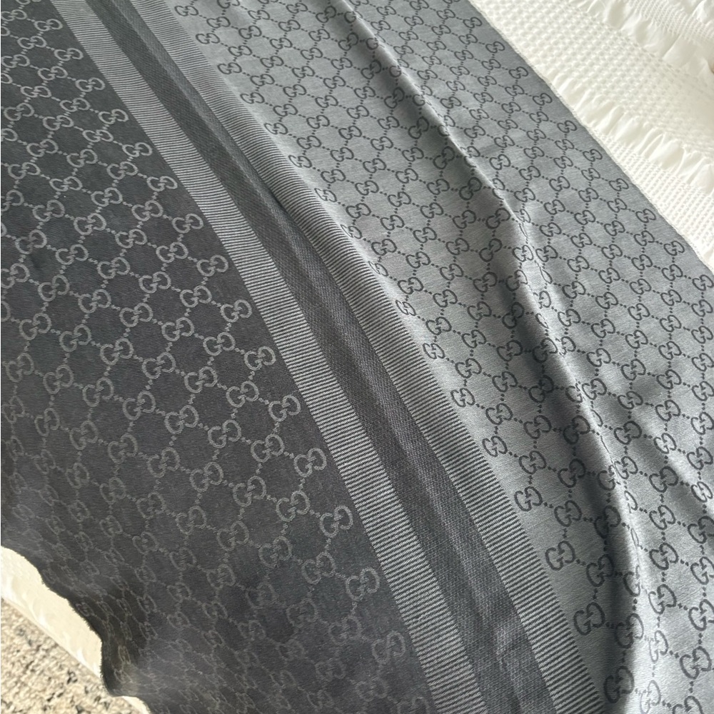 Gucci Black and Gray SCARF